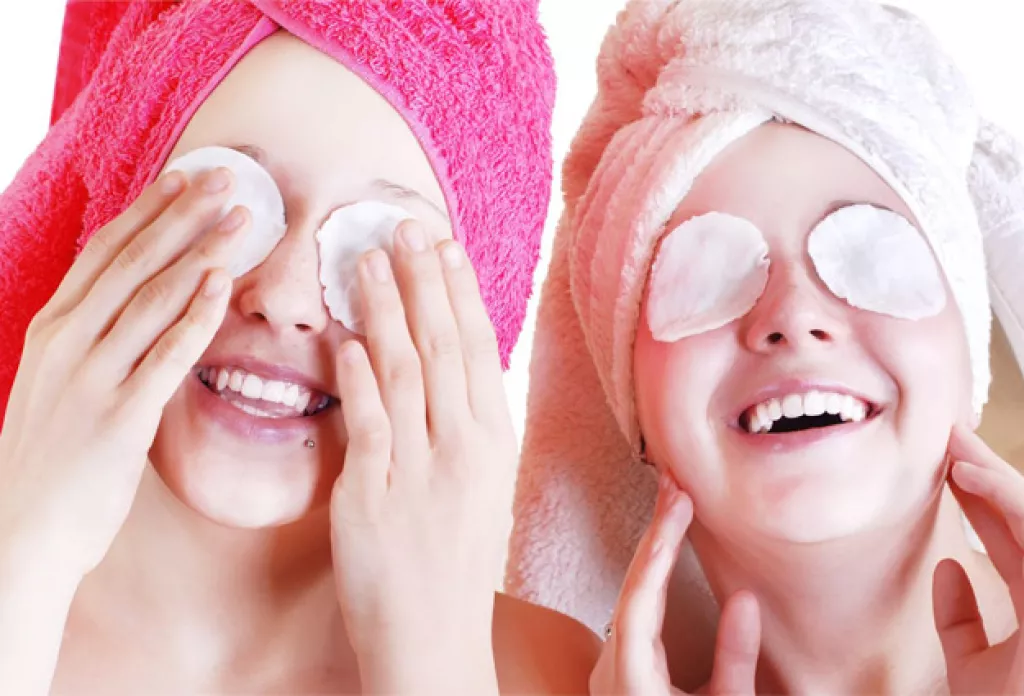 8 Brilliant Uses Of Rose Petals To Get Naturally