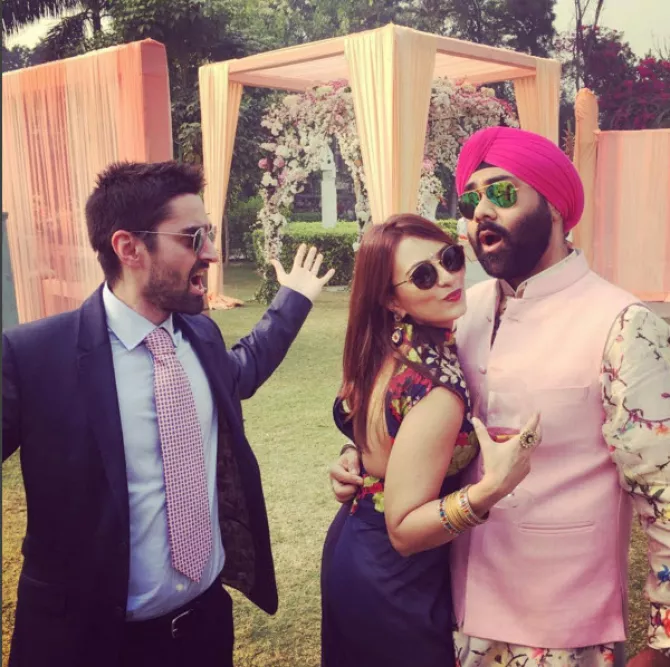 Deeya Chopra IPL Host Roshni Chopras Sister Actress Deeya Chopra Enagaged To