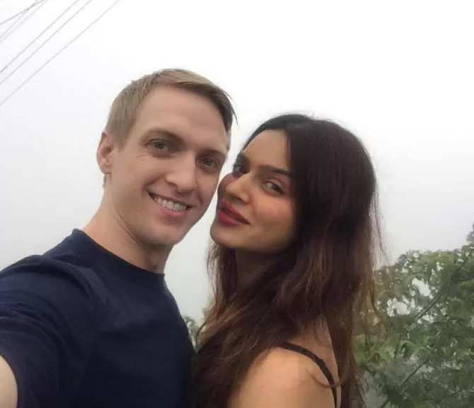 Tv Stars in Live in Relationship