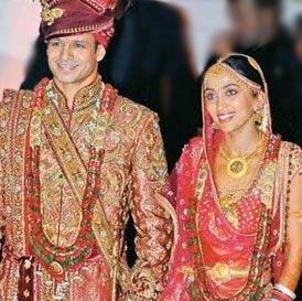 Picture Perfect: Matching Attires for Bride and Groom