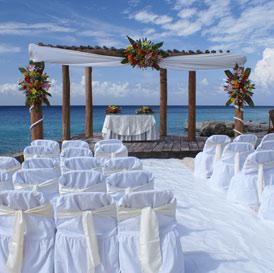 6 Ways to Keep Your Guests Warm in Winter Wedding