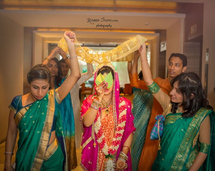 Top 10 Photos Every Indian Bride Must Have In Her Wedding