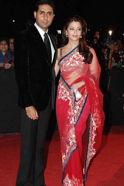 A perfect saree for a wedding reception (Aishwarya Rai seen here with her hubby Abhishek)