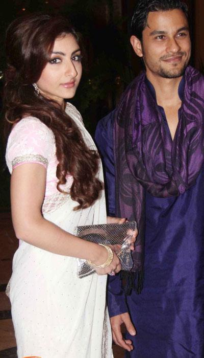 Soha Ali Khan with beau Kunal at Ritesh-Genelia Wedding bash