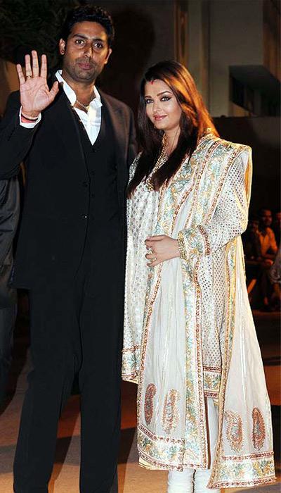 Forever Beauty Aishwarya Rai with Abhishek at Wedding Reception of Esha Deol