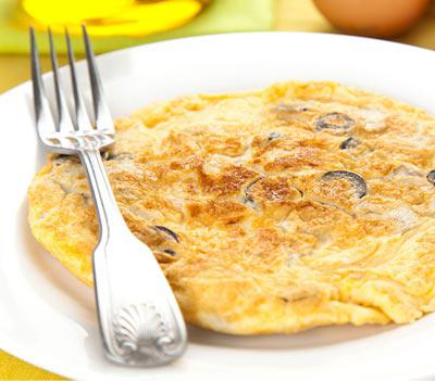 Eggs: are rich in proteins and contribute to the feeling of satiety making you feel less hungry.