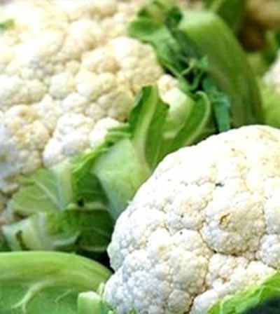 Cauliflower: is rich in Vitamin C and makes a wonderful snack. Also helps body to fight infections.