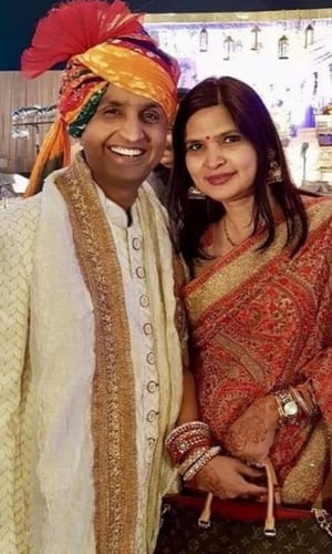 Kumar Vishwas' Love Story With Wife, Manju Sharma
