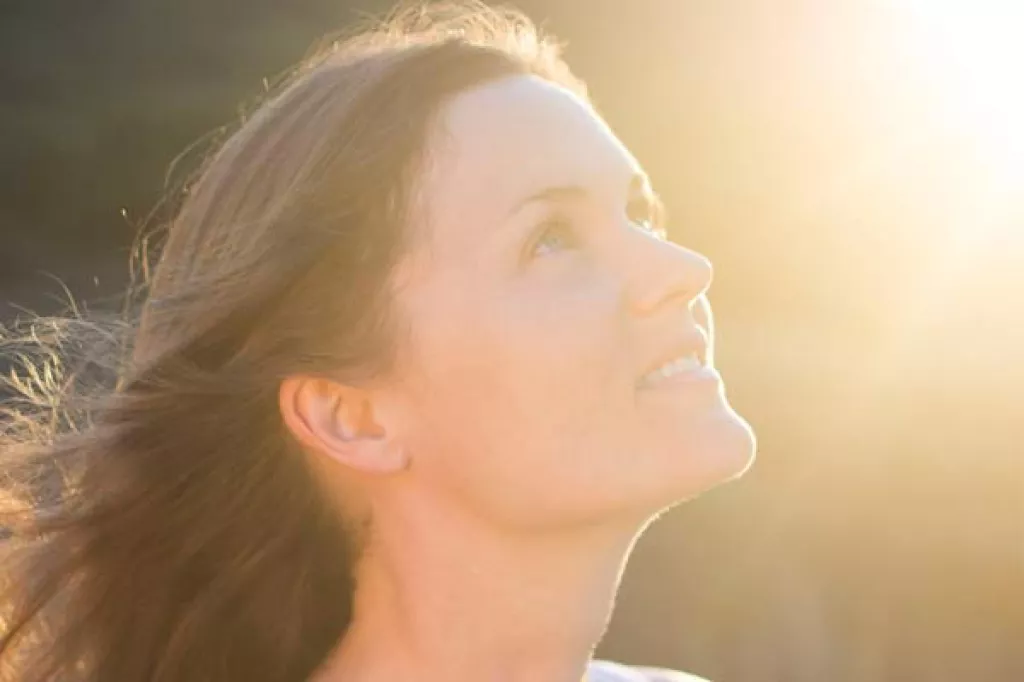 17 Common Everyday Habits That Cause Acne And You Don't Even Know