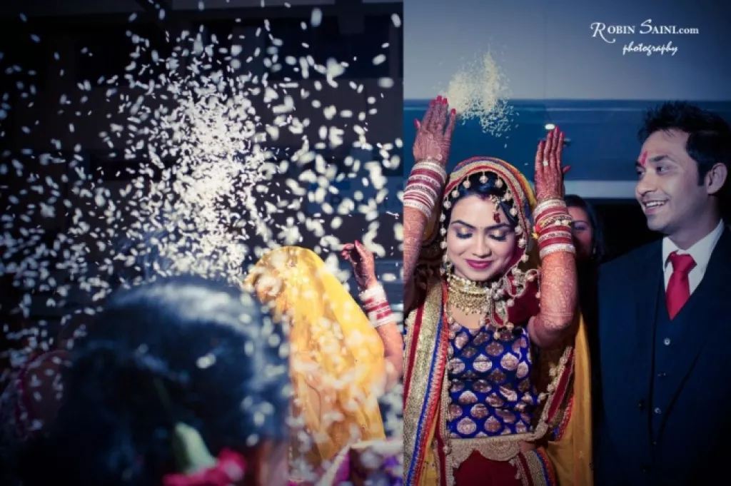 The Reason Behind An Indian Bride Throwing Rice During Her 'Vidaai' Is