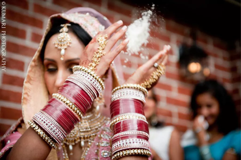 The Reason Behind An Indian Bride Throwing Rice During Her 'Vidaai' Is