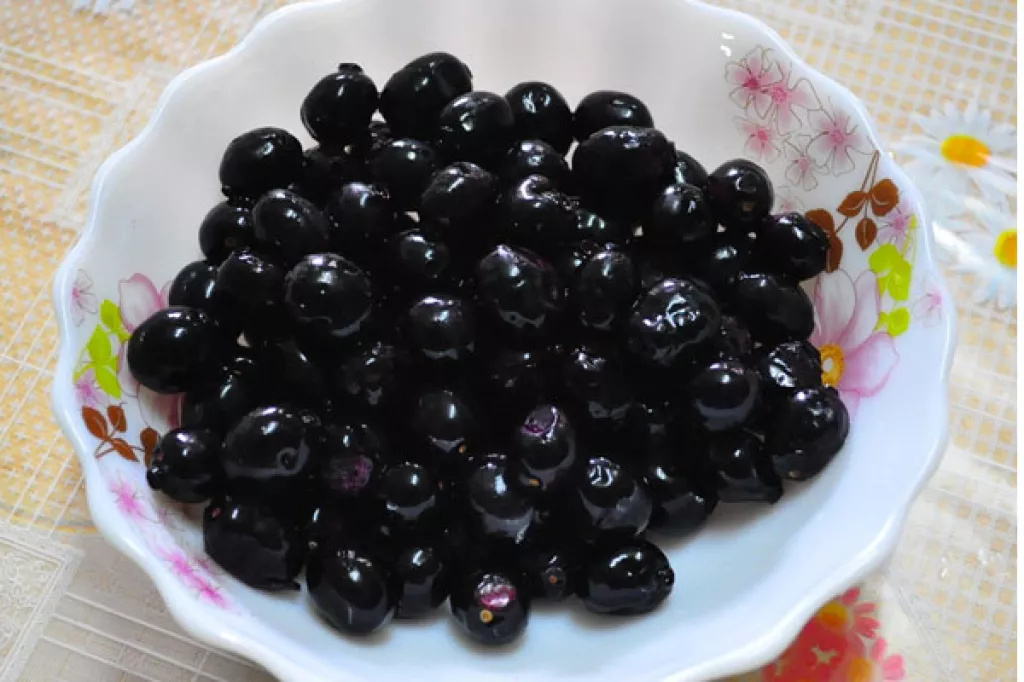 10 Amazing Beauty And Health Benefits of The Indian Blackberry (Jamun)