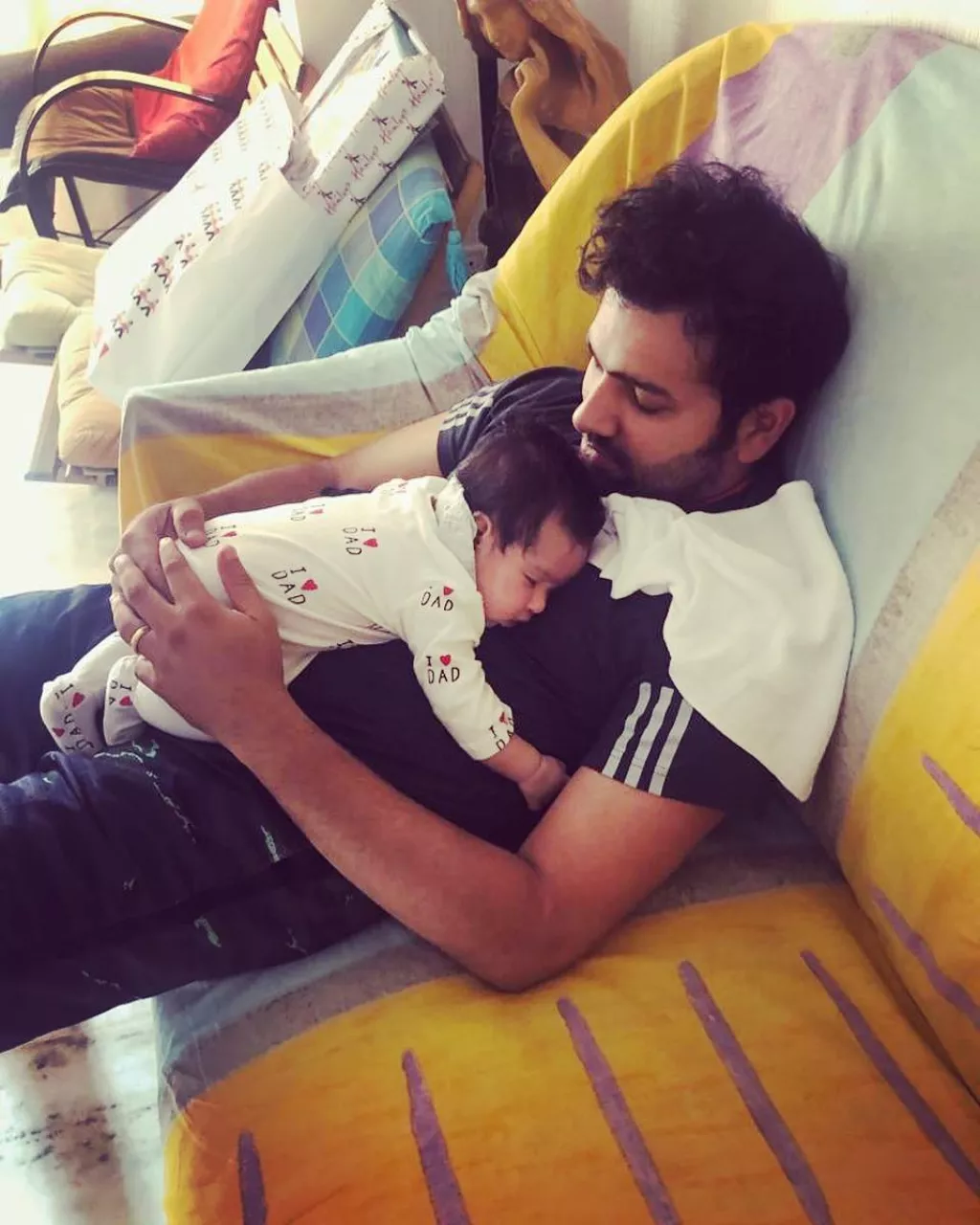Rohit Sharma Posts A Picture With His Baby Girl Samaira Wearing A Cute ... picture picture