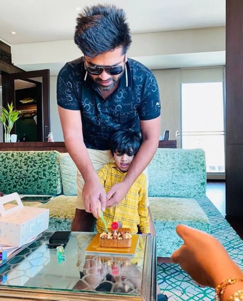 Trisha Krishnan's Rumoured Beau, Simbu's Photo With His Nephew From His ...
