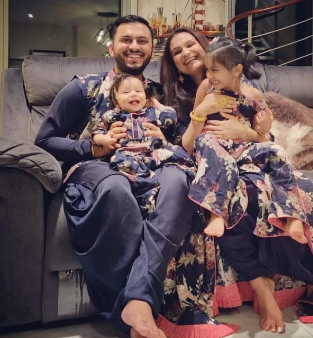 Dimpy Ganguly's Son, Aryaan Claps And Daughter, Reanna Dances To ...