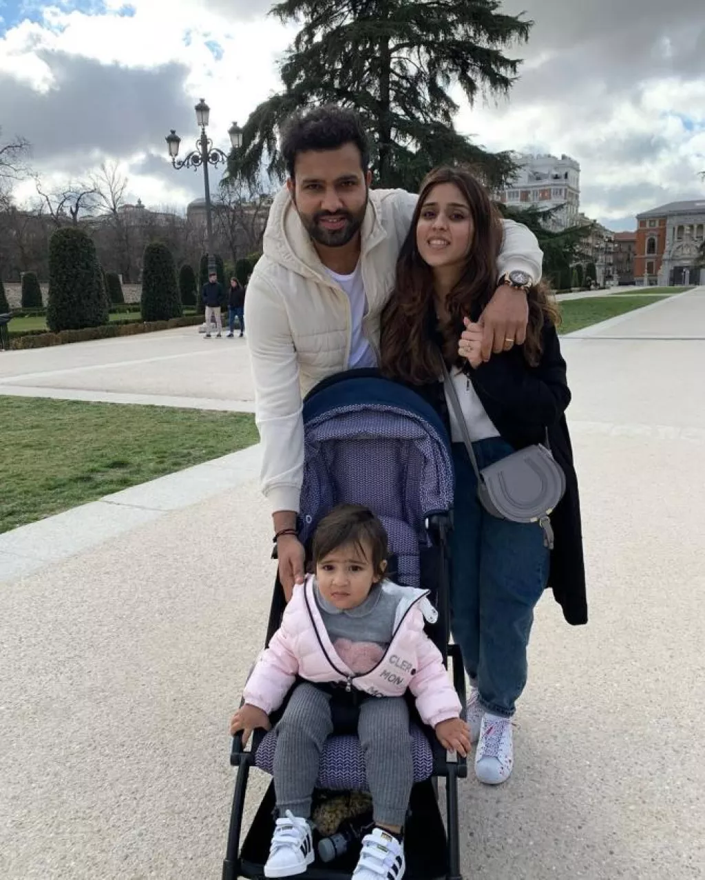 Rohit Sharma Resting His Head In His Daughter, Samaira's ...