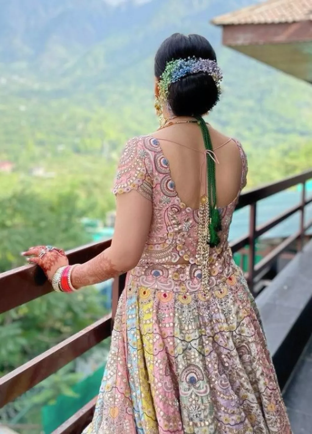 Bride Made A Unique Statement By Wearing A Pastel-Coloured Unicorn ...