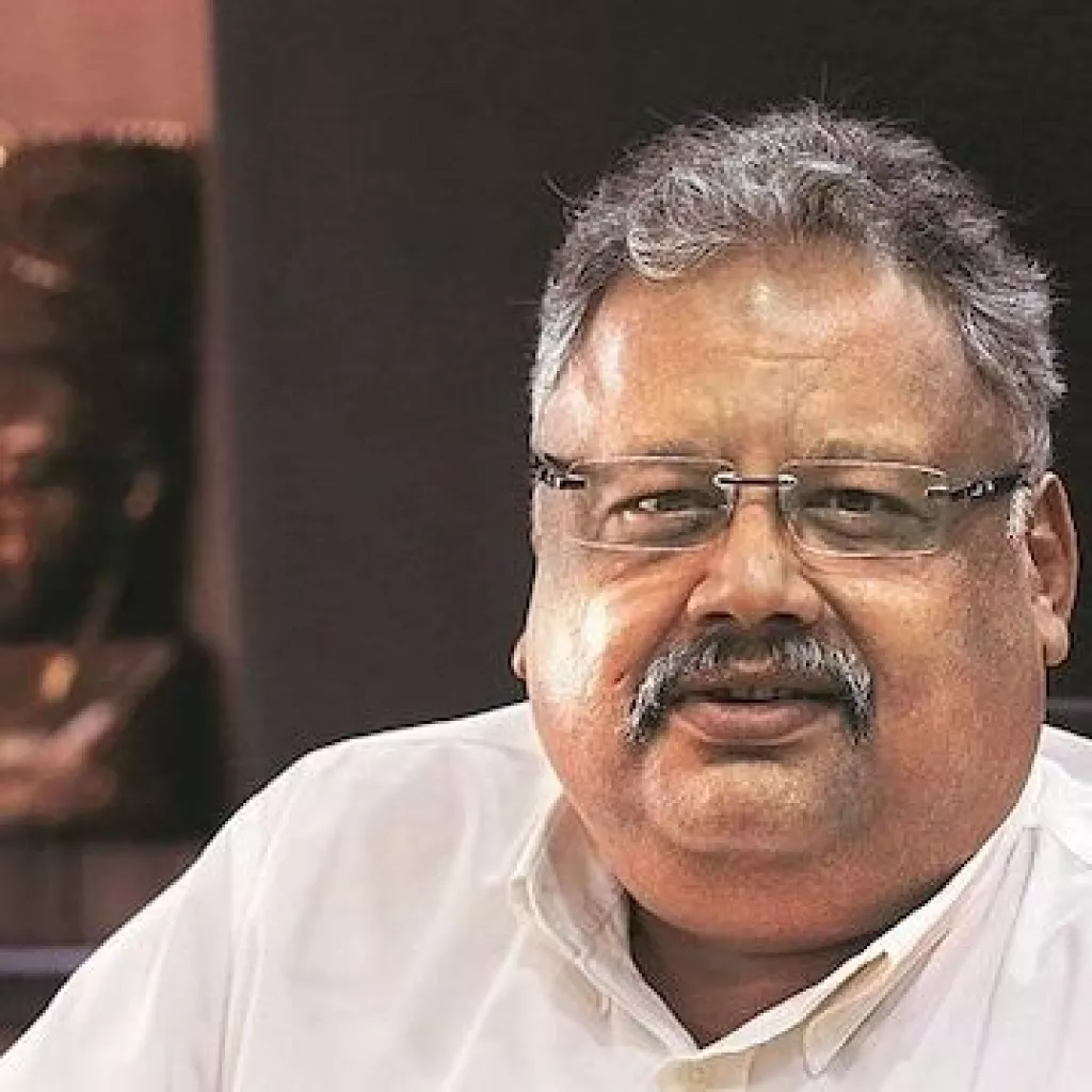 Rakesh Jhunjhunwala Survived By Wife, Rekha And 3 Children Story Of A Regular Boy To A Billionaire