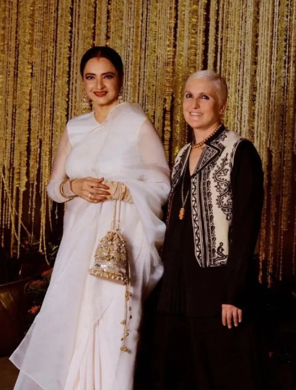 Rekha's Luxurious Lifestyle: Rs. 100 Crore Bungalow, Expensive Cars, Rs ...