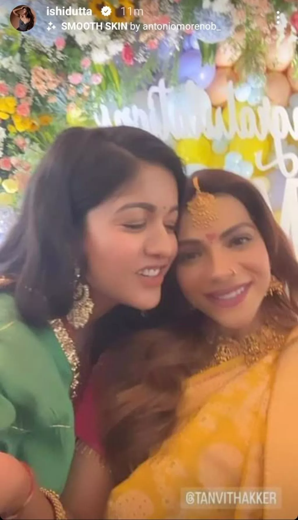 MomToBe, Tanvi Thakker Stuns In A YellowHued Banarasi Saree With