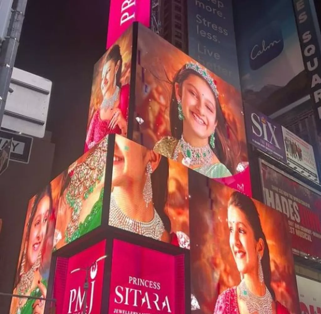 Mahesh Babu's Daughter, Sitara Attends An Event With Mommy, Namrata