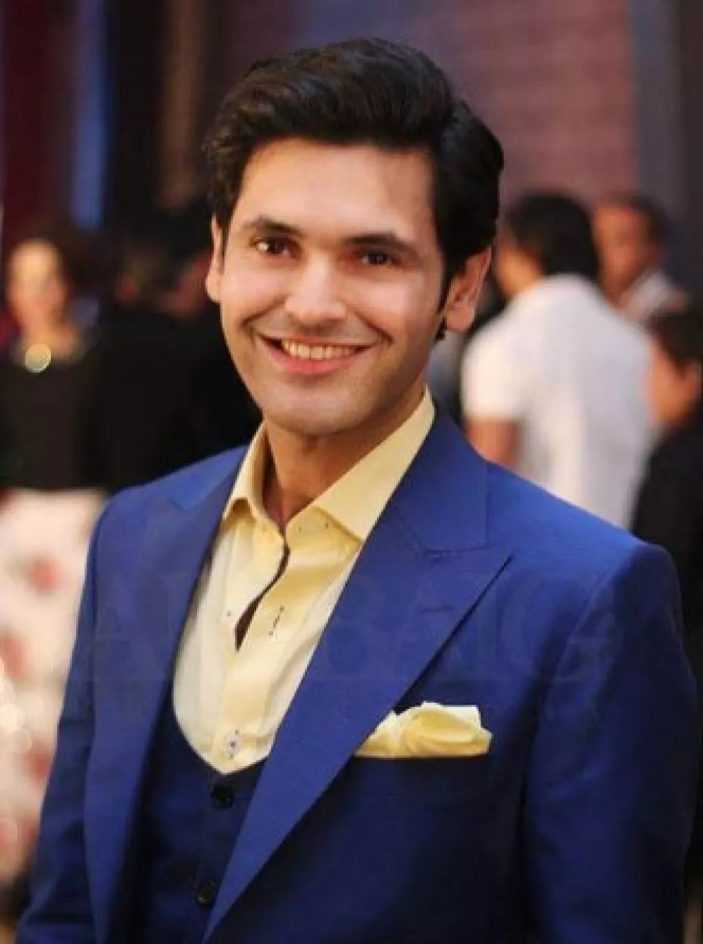 Highly Qualified Pak Celebs Who Made A Career In Entertainment: Humza ...