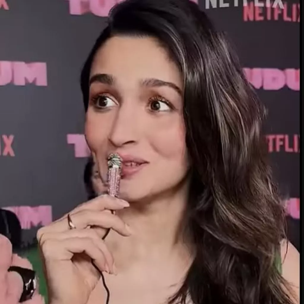 Alia Bhatt's Hollywood RedCarpet Interview Was Scripted? User Says