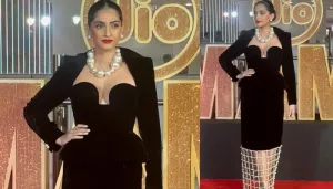 Sonam Kapoor Walks The Red Carpet Of Jio MAMI 2023, Netizens Mock Her: 'Chal Kaise Rahi Ho Behen'