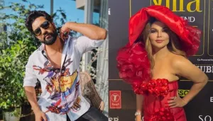 Vicky Kaushal Slips While Dancing On 'Sheila Ki Jawani' As Rakhi Sawant Bumps Into Him At IIFA 2023