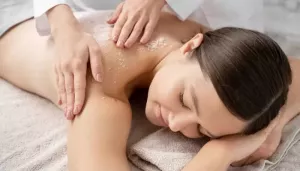 8 Best Body Wraps For Brides To Lose Weight Before Wedding, From Chocolate To Paraffin Wrap