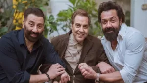 Sunny Deol's Looks Exactly Like His Dad, Dharmendra At 'Ikka' Screening, Fans Say, 'Papaji Lag..'