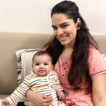 Shikha Singh Recreates Her Baby Bump Picture With Her Nine-Months-Old ...