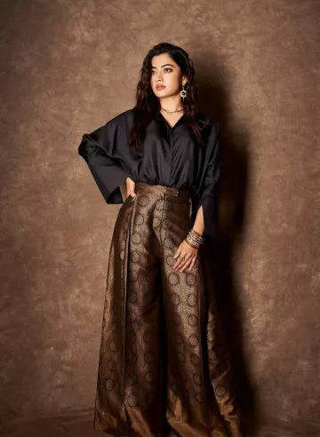 Rashmika Mandanna Exudes Total 'Desi' Vibe In An Ivory-Coloured Silk ...