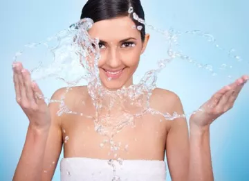 7 Surprisingly Smart Ways To Use Water For Flawless Makeup