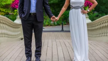 The City-Themed Pre-Wedding Shoot Of This Gujarati Couple Will Leave You In Awe