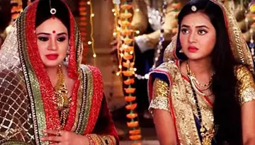 Here's How You Can Deal With Your Future Mother-In-Law In Some Tricky Wedding Planning Situations