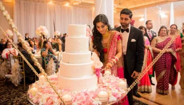 5 Best Chandelier And Suspended Cake Designs For Your Reception Party