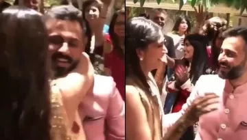 Bride-To-Be Sonam Kapoor Dances Her Heart Out With Hubby-To-Be Anand Ahuja At Their Mehendi Function