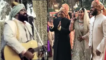 Groom Sings A Heart-Warming Song For His Bride's Entry And Captures The Moment