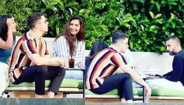 Priyanka Chopra-Nick Jonas And Sonam Kapoor-Anand Ahuja Enjoy Double Date On Poolside