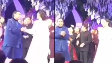 Mukesh Ambani And Mona Mehta Dance On Samdhi-Samdhan Song At Akash Ambani-Shloka Mehta's Sangeet