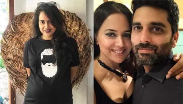 6 Months Pregnant, Sameera Reddy Twinning With Her Mother-In-Law Is Pure 'Saas-Bahu' Love