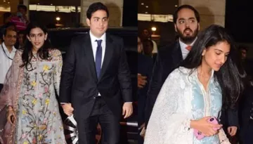 Shloka Mehta Arrives Hand-In-Hand With Husband, Akash Ambani For Reliance AGM, Ambani Clan Joins Too