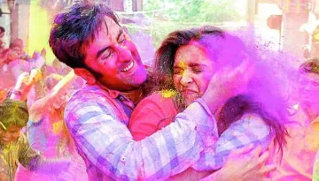 10 Easy And Effective Tips To Protect Your Skin And Hair From Harmful Chemicals Of Holi Colours