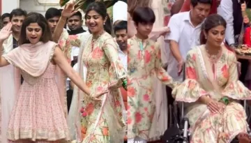 Shilpa Shetty Dances With Sister, Shamita At Ganesh Visarjan, Son, Viaan Protects Her Amid Crowd