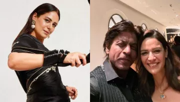 Mona Singh Drops First Picture Of Shah Rukh Khan From His 58th B'Day Bash, Enjoys Her Fan Moment