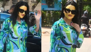 Urvashi Rautela Gets Trolled For Stepping Out With 24K Gold Face Pack, 'Ye Konsa Fashion Aaya Hai'