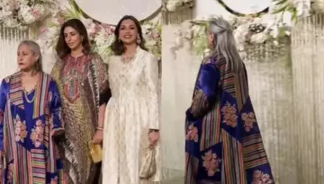 Jaya Bachchan Walks Away As Sonali Bendre Poses With Her, Daughter, Shweta Makes Weird Faces At Her