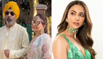 Rakul Preet Singh's Parents Greet Paps Outside Their Daughter's Wedding: 'Kal Duno Bacche...'