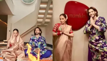 Komal Pandey Stuns In A Gold Saree At The 'Griha Pravesh' Of Her New Home With BF, Siddharth Batra